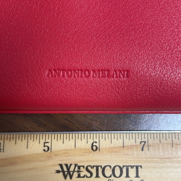 Red Leather zipped Wristlet. 10 X 7.5 inches. - Picture 4 of 7